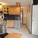 Apartment Chaleureux Avec Balcon Et Parking A - Fr-1-198-114 Châtel